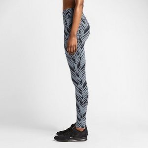Nike Legendary Freeze Frame Leggings